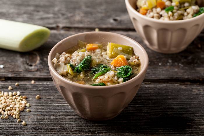 Sopa de puerro y trigo