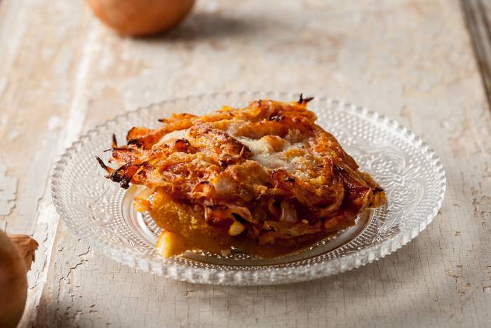 Montadito de cebolla gratinada