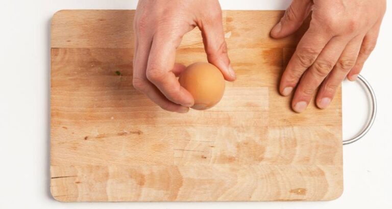 Pelar los huevos cocidos de forma fácil