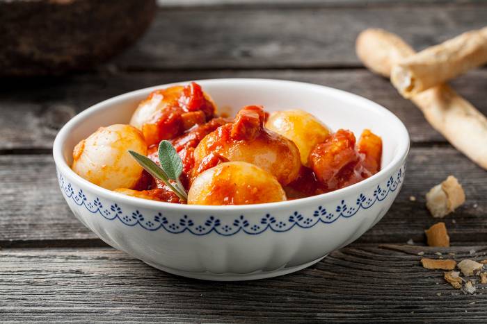 Cebollas con tomate