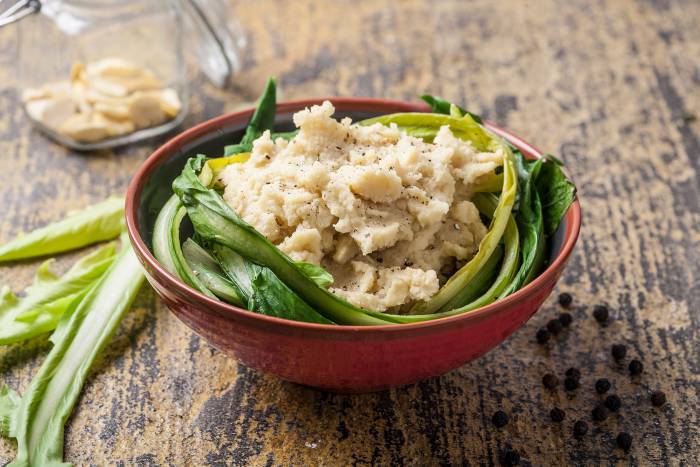 Achicoria con puré de legumbres