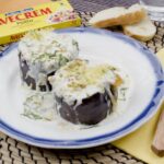 Berenjenas rellenas de salsa de yogurt