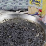 Arroz negro con chipirones