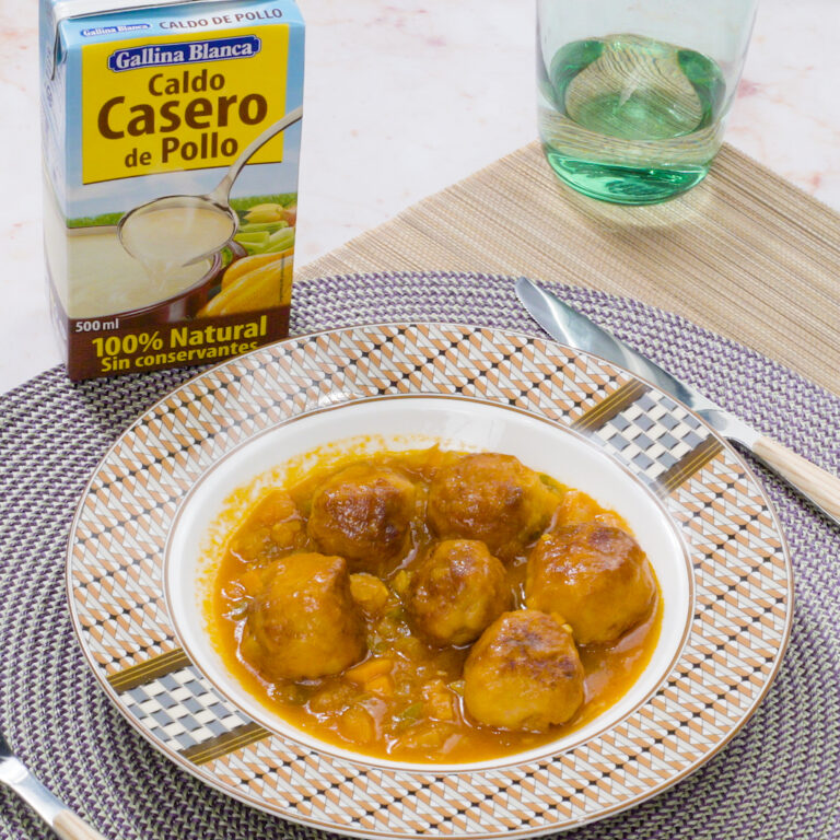 Albóndigas de pollo en salsa