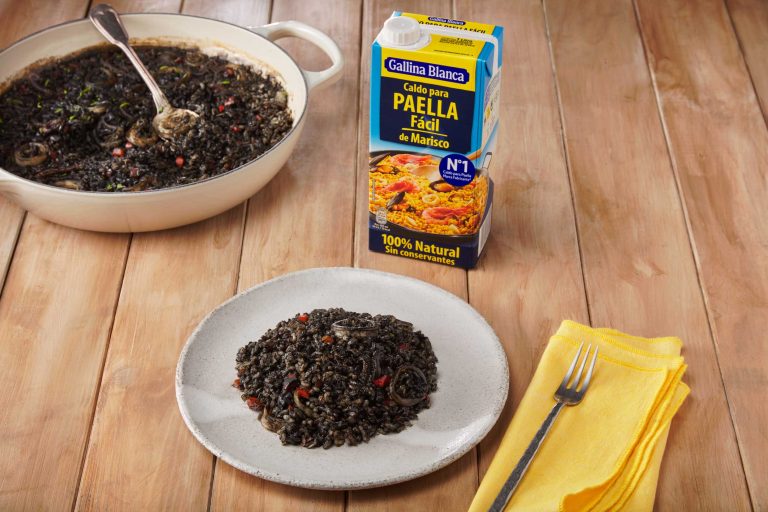 Arroz con calamares en su tinta