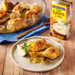 Pollo al horno con patatas y cebolla