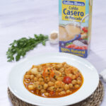 Garbanzos con sepia y gambas