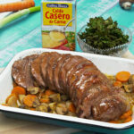 Carne al horno con chips de kale