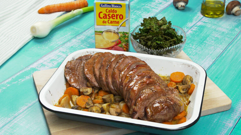 Carne al horno con chips de kale