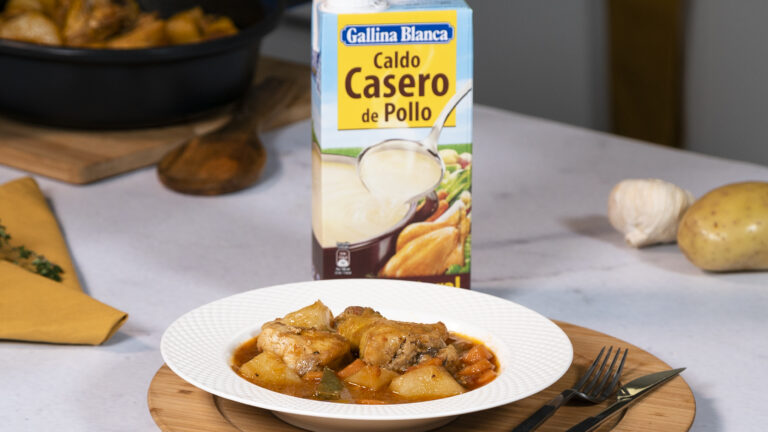 Pollo guisado con patatas