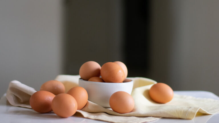 Huevos cocidos: cómo cocerlos, beneficios y recetas