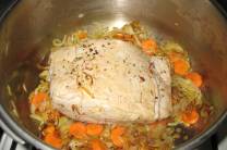 Cocinar la carne con vino blanco