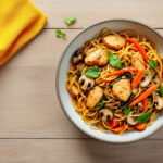 Fideos chinos con setas y pollo